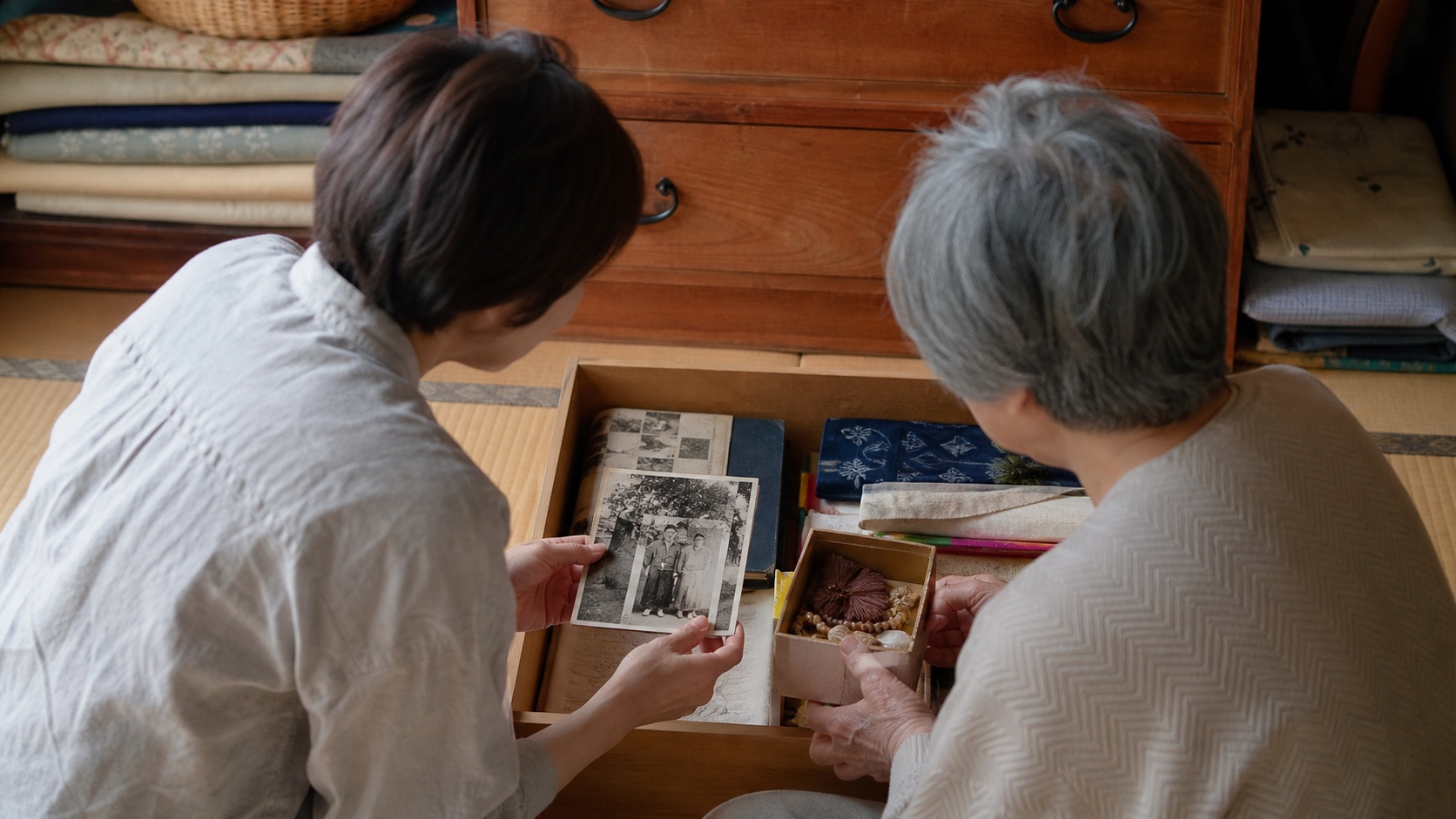 親が70代のうちに実家の思い出の品を一緒に確認する